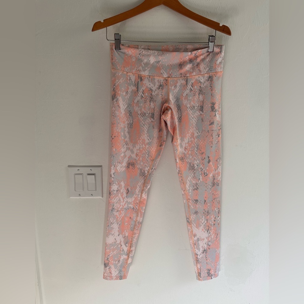 ALO Yoga Leggings - Picture 2 of 9